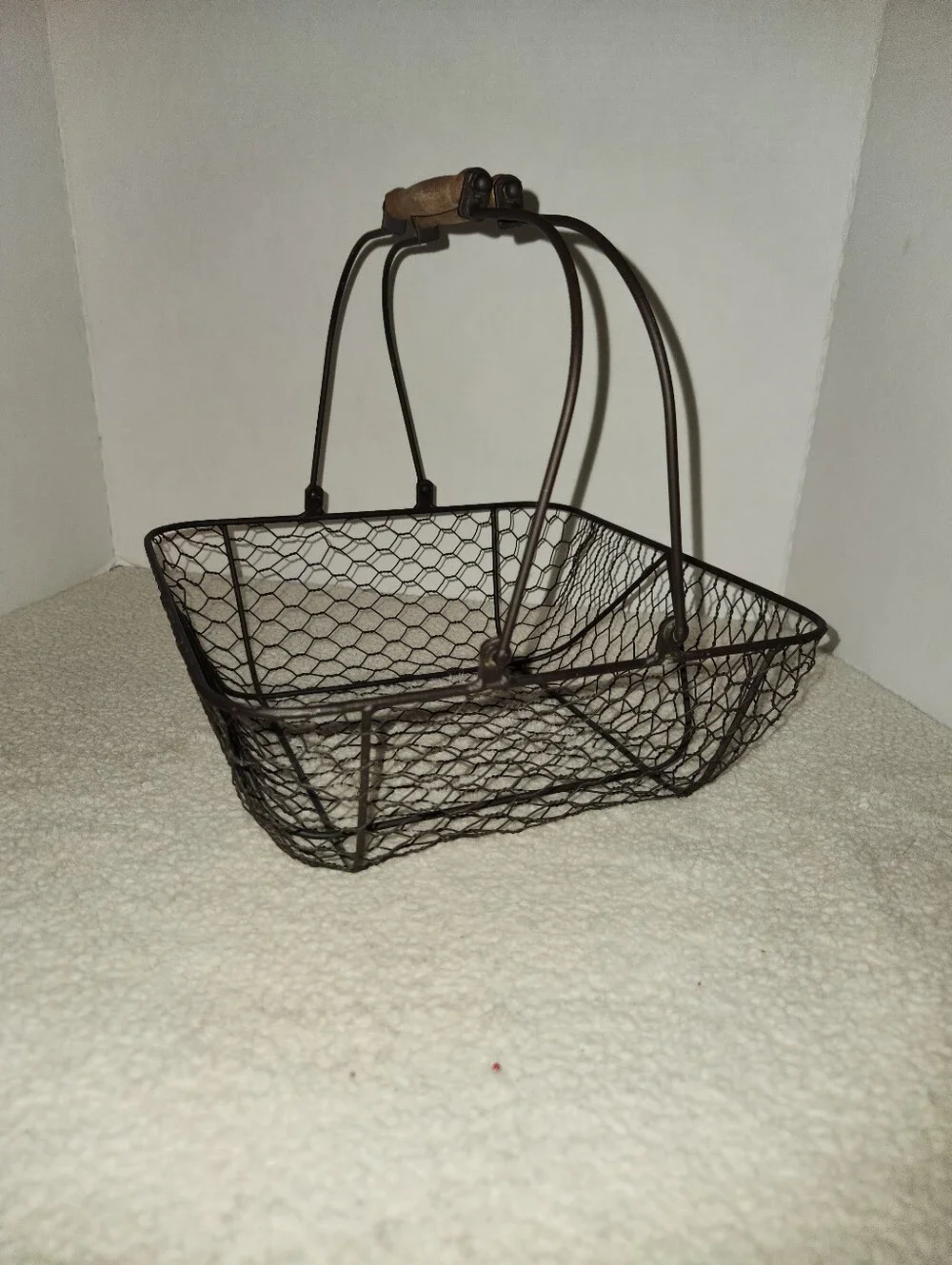 Wire Chicken-Coop Style Market Basket with Wooden Handle